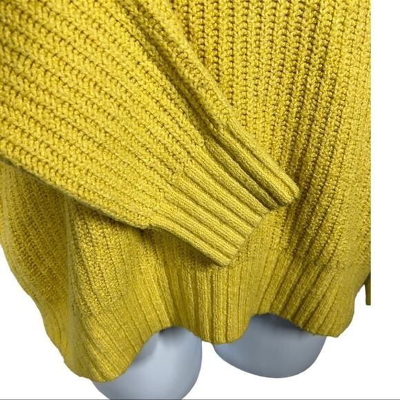 American Eagle Soft & Cozy Crewneck Chunky Knit Yellow Medium Oversized Sweater - Picture 3 of 10